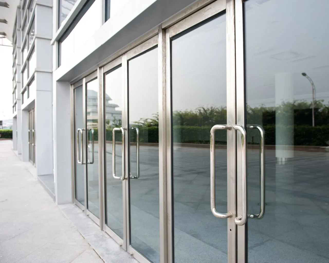 Commercial aluminium door repairss